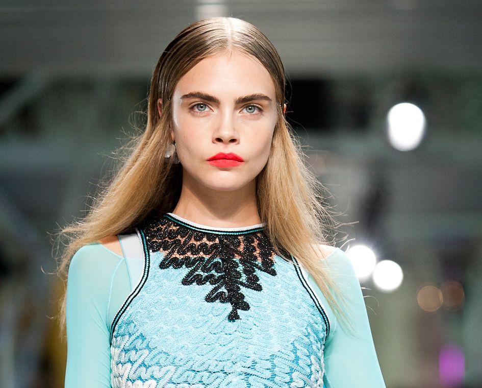 Γιατί όλες θέλουν φρύδια της Cara Delevingne;